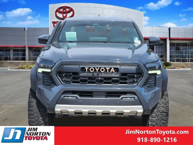 Used 2025 Toyota Tacoma 4x4 Double Cab Hybrid image 2
