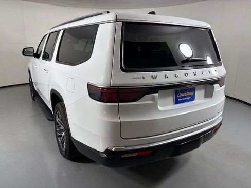 Used 2024 Jeep Wagoneer L Series II w/ Flexible Seating Group RWD image 6