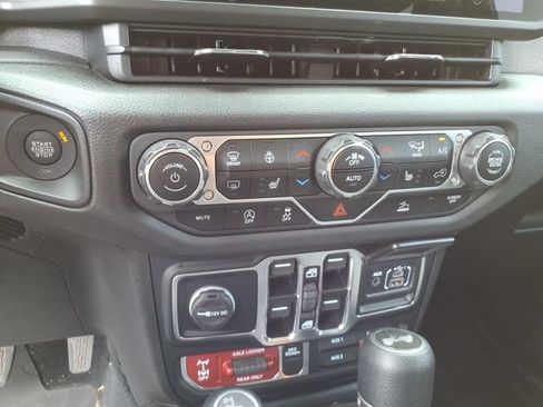 Used 2024 Jeep Wrangler Unlimited Sport AWD/4WD image 12