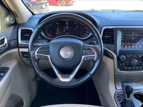 Used 2018 Jeep Grand Cherokee Laredo image 5