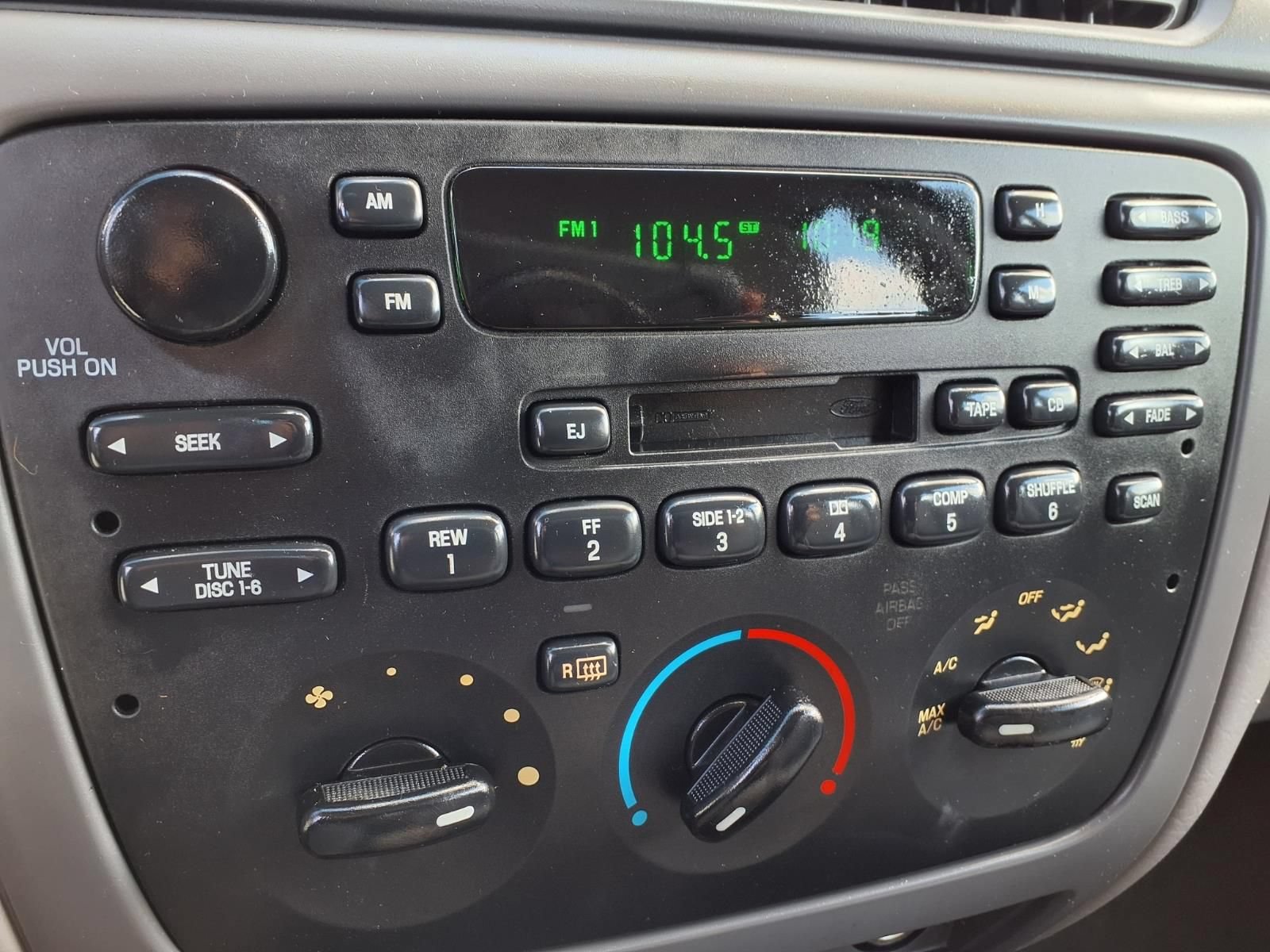 Used 2005 Ford Taurus SE FWD image 20