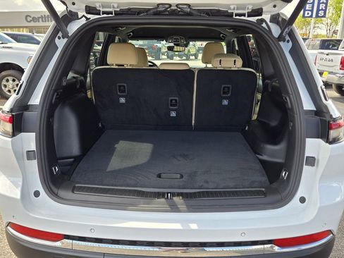 Used 2023 Jeep Grand Cherokee Limited image 12