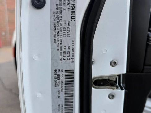 Used 2016 Chrysler 300 S image 29