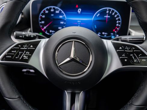 New 2025 Mercedes-Benz GLC 350e 4MATIC image 24