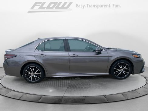 Used 2021 Toyota Camry SE w/ Convenience Package FWD image 10