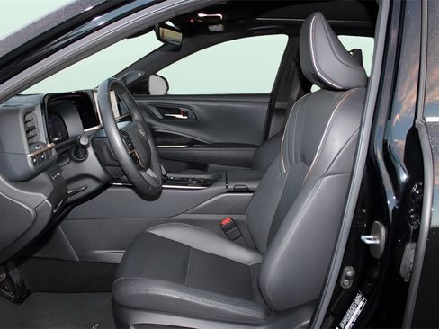 Used 2023 Toyota Crown Limited image 15