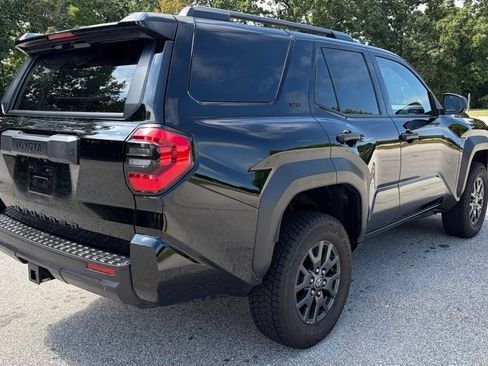 Used 2025 Toyota 4Runner SR5 AWD/4WD image 4