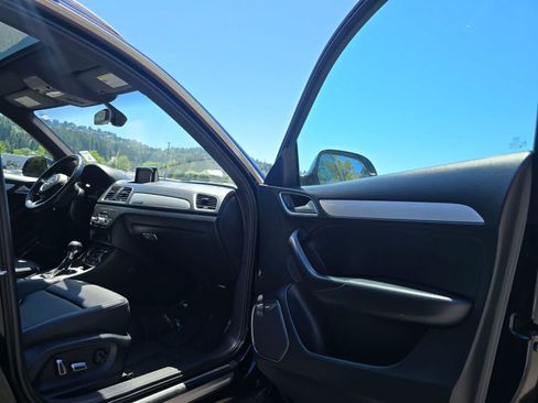 Used 2018 Audi Q3 2.0T Premium Plus w/ Premium Plus Package AWD/4WD image 29