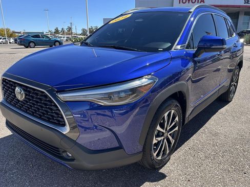 Used 2024 Toyota Corolla Cross XLE w/ Convenience Package image 16