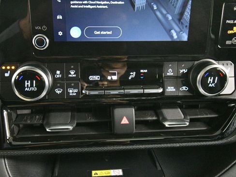 Used 2023 Toyota Highlander XSE image 16