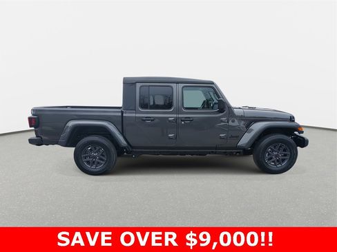 New 2025 Jeep Gladiator Sport image 4