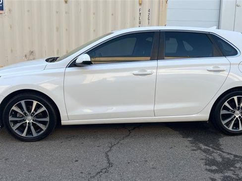 Used 2018 Hyundai Elantra GT FWD image 5