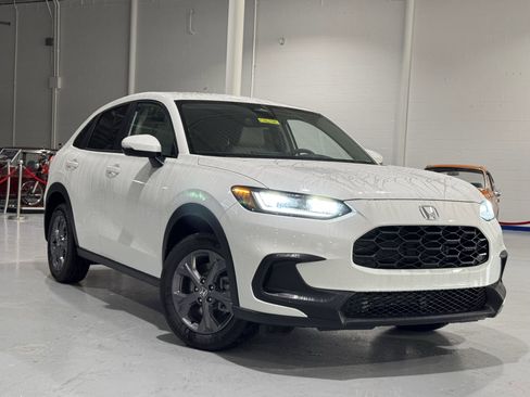 New 2026 Honda HR-V LX image 2