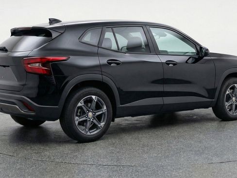 Used 2025 Chevrolet Blazer LT image 9