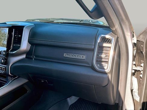 Used 2022 RAM 1500 Laramie AWD/4WD image 18