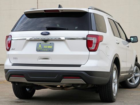 Used 2019 Ford Explorer XLT FWD image 4