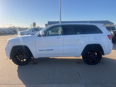 Used 2020 Jeep Grand Cherokee Altitude image 7