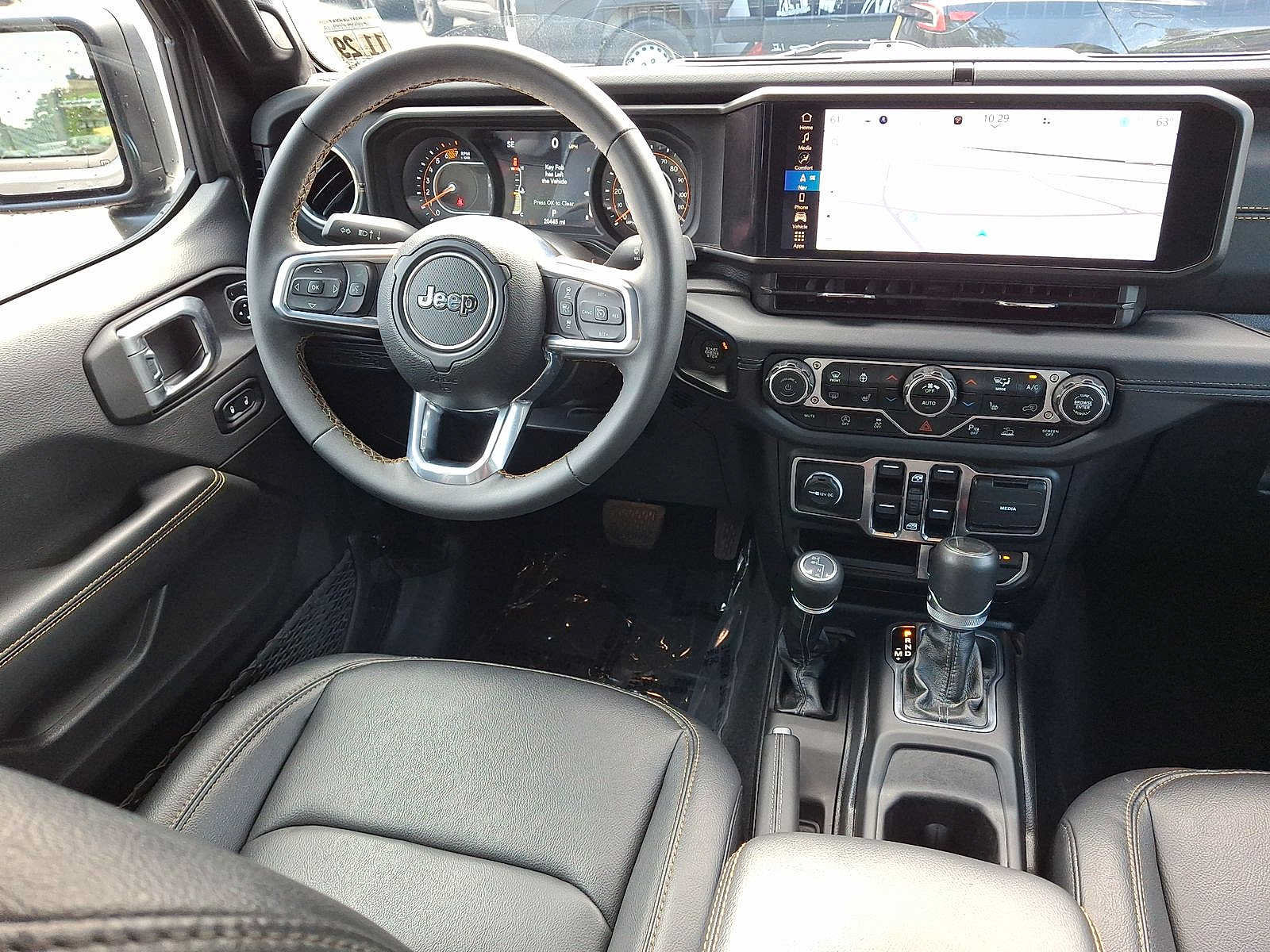 Used 2024 Jeep Wrangler Unlimited Sahara w/ Technology Group AWD/4WD image 15