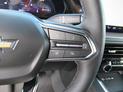 Used 2025 Chevrolet Suburban Premier image 19