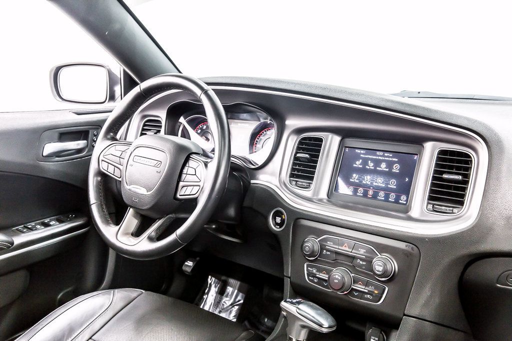 Used 2022 Dodge Charger SXT w/ Leather Interior Group RWD image 20