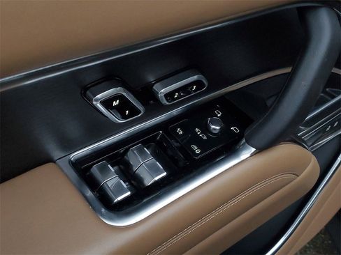 Used 2023 Land Rover Range Rover SE image 10