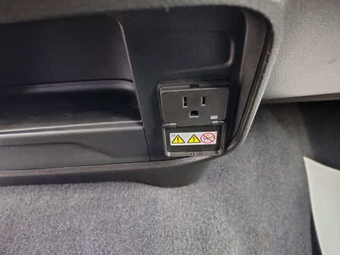 Certified 2024 RAM 2500 Big Horn w/ Safety Group image 32