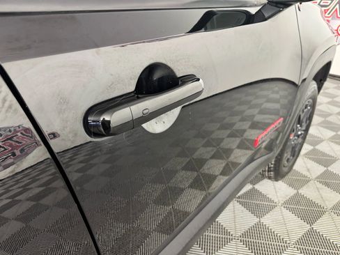 Used 2018 Jeep Renegade Trailhawk w/ Cold Weather Group II image 30