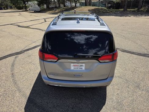 Used 2018 Chrysler Pacifica Limited FWD image 6