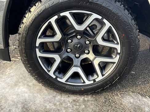 Used 2025 RAM 1500 Laramie image 14