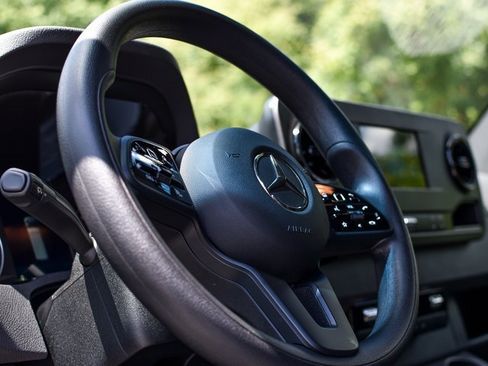 Used 2024 Mercedes-Benz Sprinter 2500 image 17