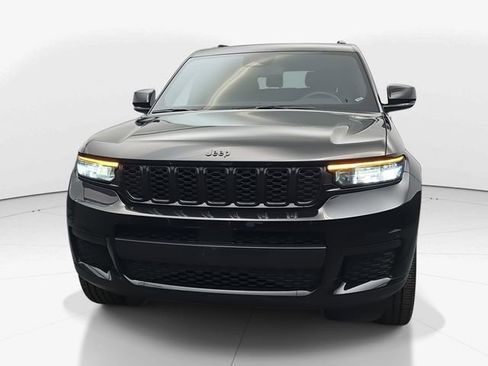 Used 2023 Jeep Grand Cherokee L Laredo image 3