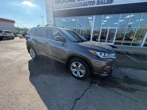 Used 2018 Toyota Highlander Limited image 2