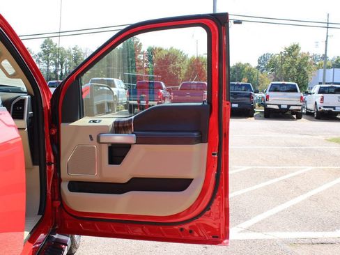 Used 2018 Ford F150 Lariat w/ Equipment Group 502A Luxury AWD/4WD image 31
