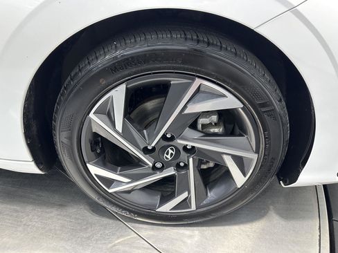 Certified 2024 Hyundai Elantra SEL w/ Convenience Package FWD image 12