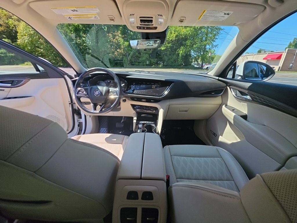 Certified 2022 Buick Envision Avenir w/ Technology Package II AWD/4WD image 21