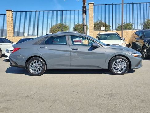 New 2026 Hyundai Elantra Blue image 23