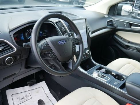 Used 2024 Ford Edge SE image 13
