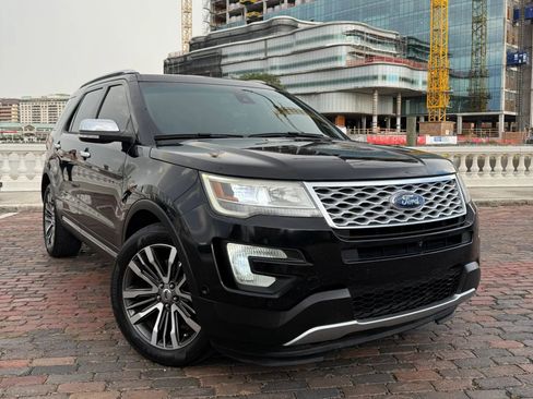 Used 2017 Ford Explorer Platinum AWD/4WD image 1