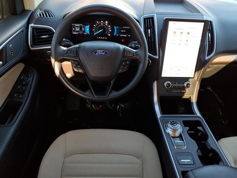 Certified 2024 Ford Edge SE w/ Black Appearance Package image 15