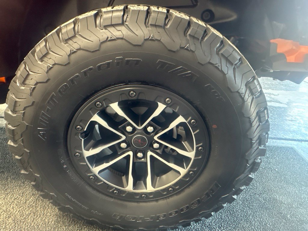 Used 2025 Jeep Wrangler Unlimited Rubicon w/ XTREMEE 35" Tire Package AWD/4WD image 14