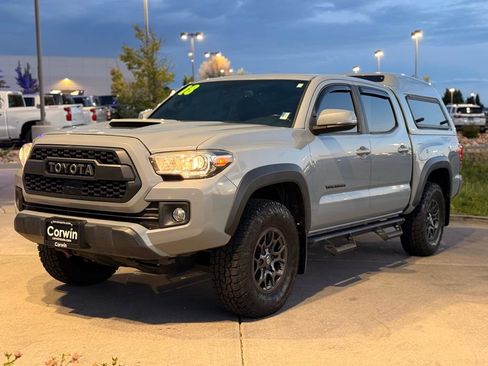 Used 2018 Toyota Tacoma TRD Off-Road AWD/4WD image 3