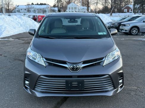 Used 2019 Toyota Sienna XLE w/ XLE Navigation Package image 2