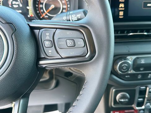 Used 2026 Jeep Gladiator Mojave image 37