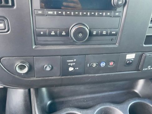 Used 2019 GMC Savana 3500 RWD image 10