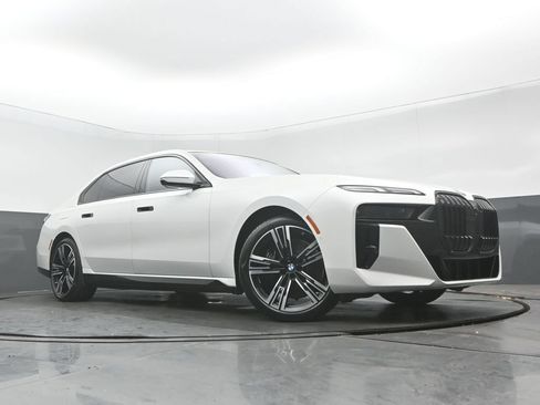 Used 2023 BMW i7 xDrive60 AWD/4WD image 30