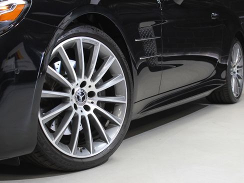 Used 2017 Mercedes-Benz SL 550 image 19