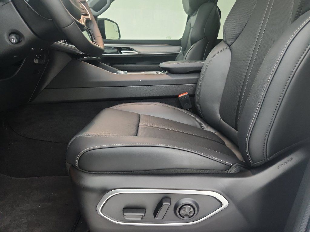 New 2026 Jeep Grand Wagoneer Limited AWD/4WD image 19