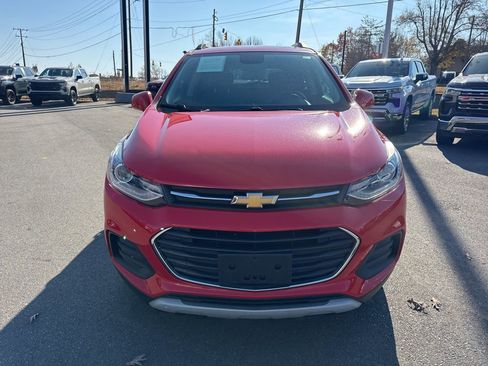 Used 2020 Chevrolet Trax LT w/ LT Convenience Package image 8
