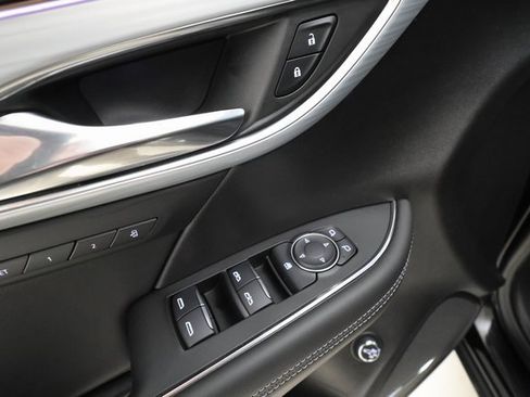 Used 2024 Buick Envision Avenir image 9