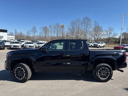 Used 2025 Toyota Tacoma TRD Sport AWD/4WD image 2